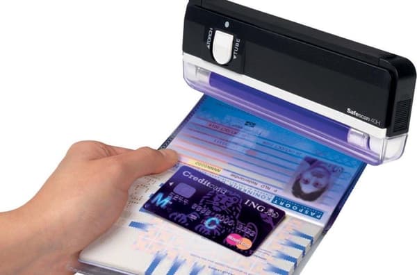Safescan förfalskningsdetektor 40H, med UV-förfalskningsdetektering