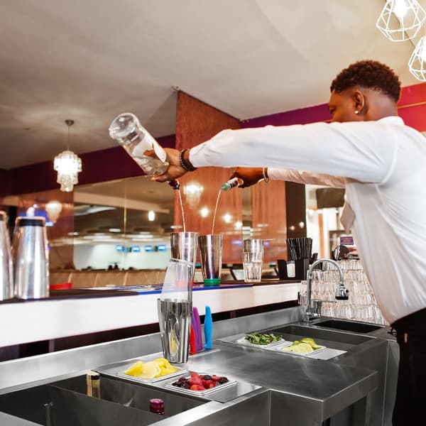 Cocktailbarstation Rustfrit Stål Isoleret Ismagasin Fritstående Arbejdsstation Flaskeholder Opvaskvask med Blander Glasvask Blenderhylde Boston Shaker