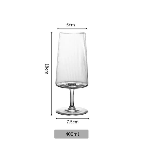 Olutlasi jalassa - 40 cl, jossa on uurrettu viimeistely