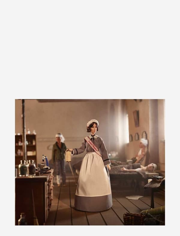 Florence Nightingale Barbie® Inspiring Women™ Docka