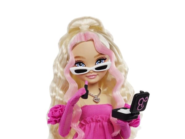 Mattel Barbie Dream Besties Malibu and accessories, doll