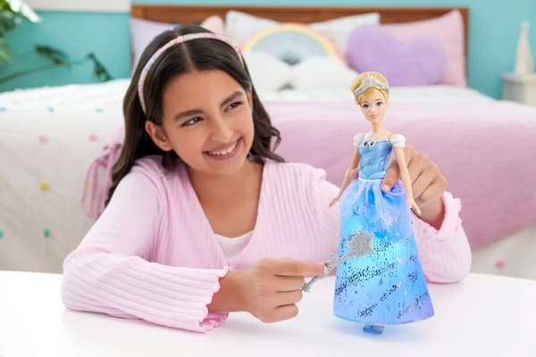Disney Princess Askungen Docka med ljus och ljud
