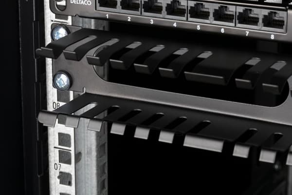 19" Cable panel, 1U, finger channel, black