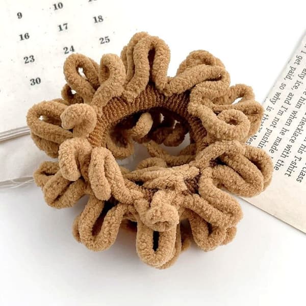 Chouchou Klassisk för Hår i Mjuk Boucle Sammet Sandlebeige