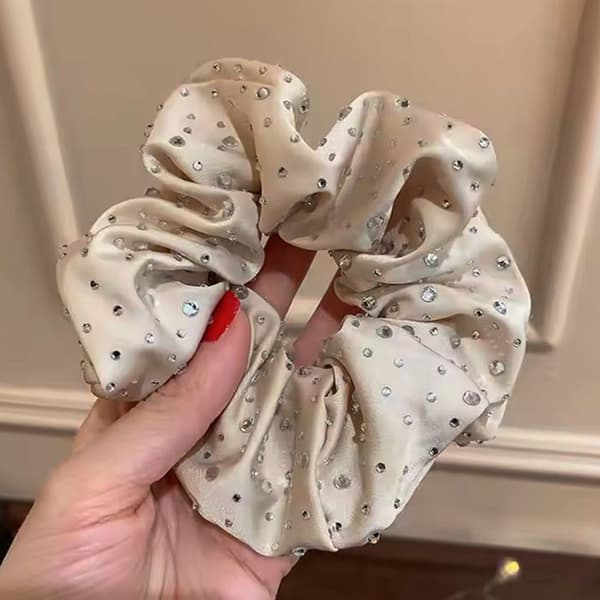 Chouchou Klassisk för Hår i Glamour Beige Kristall Satin Pailleté