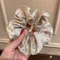 Miniatyrbild 3 av 3: Chouchou Klassisk för Hår i Glamour Beige Kristall Satin Pailleté