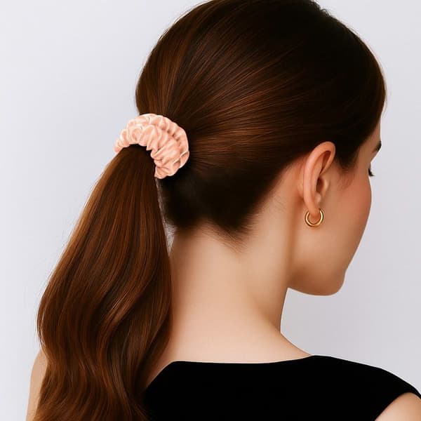 Chouchou Klassisk för Hår i Plisserat Siden Diamant Chic Rosa Rosa