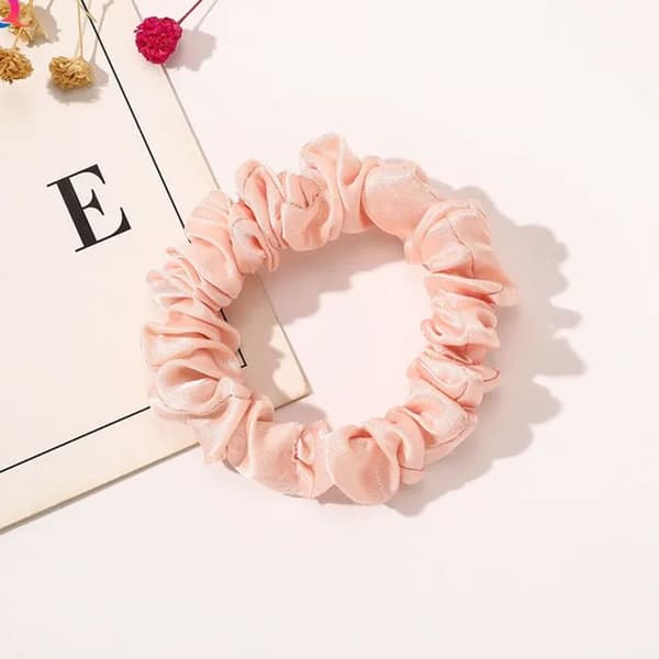 Chouchou Klassisk för Hår i Plisserat Siden Diamant Chic Rosa Rosa