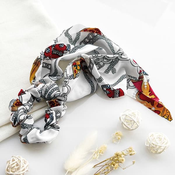 Chouchou Foulard Lång för Hår i Siden Tryckt Hästmotiv Chic Vit Vit