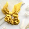 Miniatyrbild 1 av 3: Chouchou Foulard Kort för Hår i Satin Elegant Gul Gul