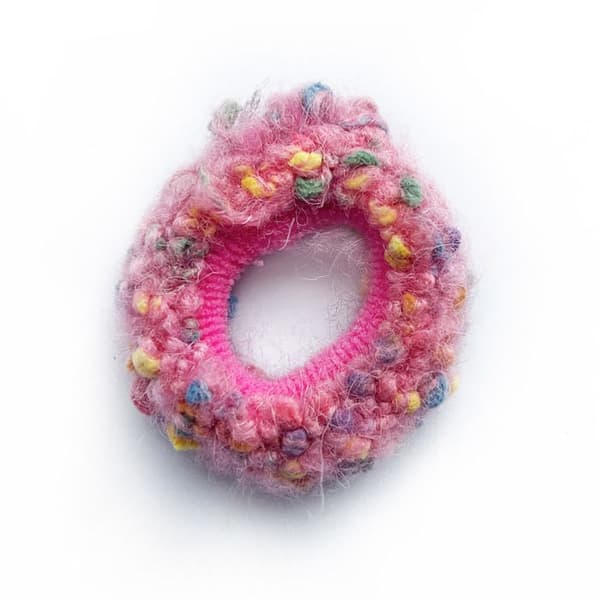 Chouchou Duveteux för Hår i Mystisk Bohemisk Tweed Rosa Rosa