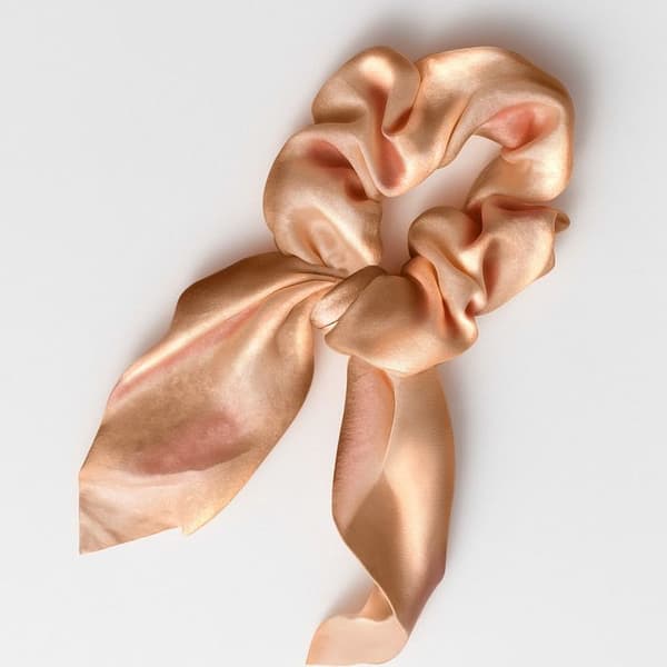 Chouchou Foulard Kort för Hår i Satin Elegant Beige