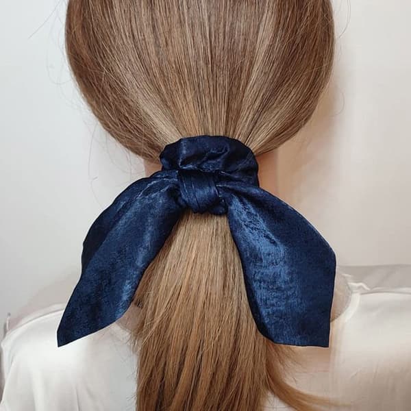 Chouchou Foulard Kort för Hår i Satin Elegant Blå Marin