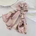 Miniatyrbild 2 av 3: Chouchou Foulard för Hår i Tjockt Maxi Blommigt Bohem Chic Rosa