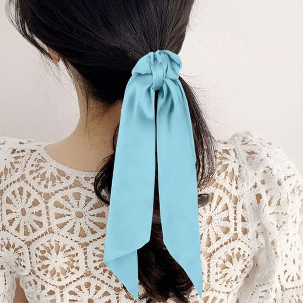 Chouchou Foulard Lång för Hår i Satin med Dubbel Volangknut Blå Ljusblå