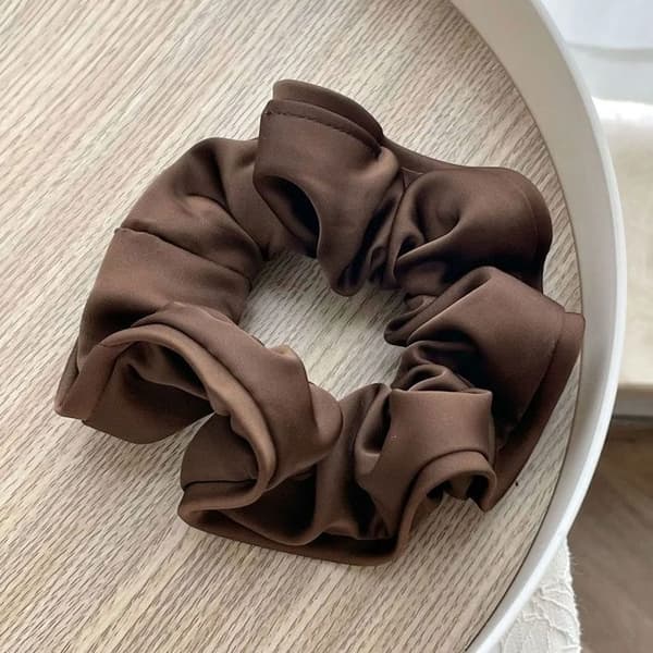 Chouchou Klassisk för Enfärgat Sidenhår Minimalistisk Chokladbrun