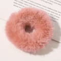 Miniatyrbild 2 av 3: Chouchou Klassisk för Hår i Falsk Päls Fluffy Mjuk Persika Rosa