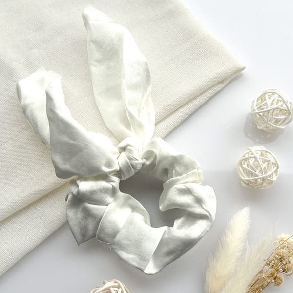 Chouchou Foulard Kort för Hår i Satin Elegant Vit Vit