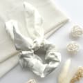 Miniatyrbild 1 av 3: Chouchou Foulard Kort för Hår i Satin Elegant Vit Vit
