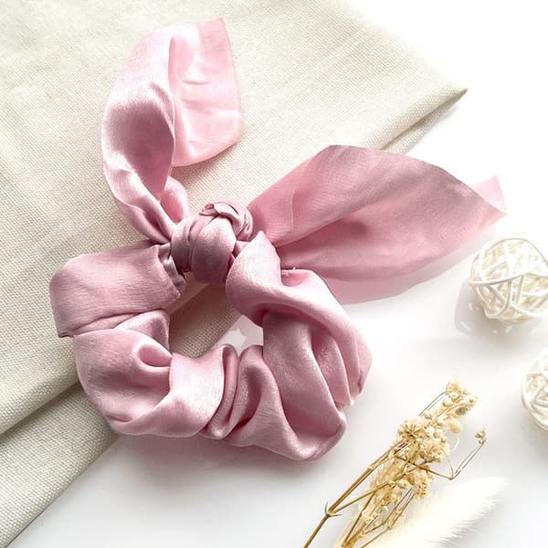 Chouchou Foulard Kort för Hår i Satin Elegant Rosarosa