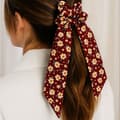 Miniatyrbild 3 av 3: Chouchou Foulard Lång för Hår i Tjock Blommig Boho Bordeaux Röd