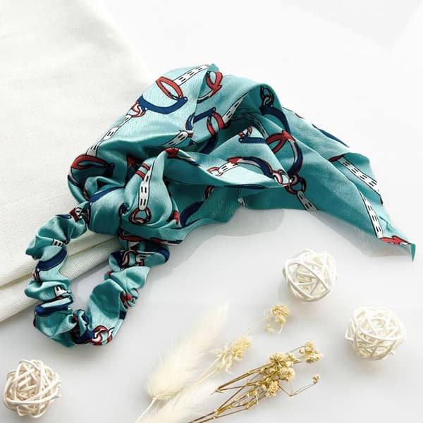 Chouchou Foulard Lång för Hår i Utsökt Blå Barock Satin