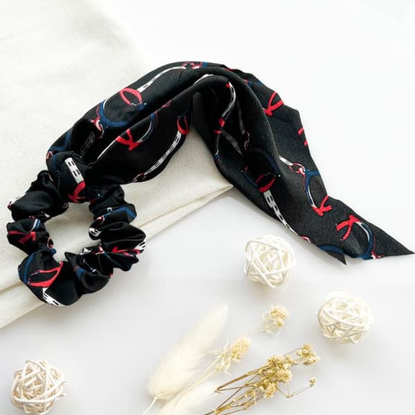 Chouchou Foulard Lång för Hår i Satin Med Barocktryck Sublimt Svart Svart / Röd