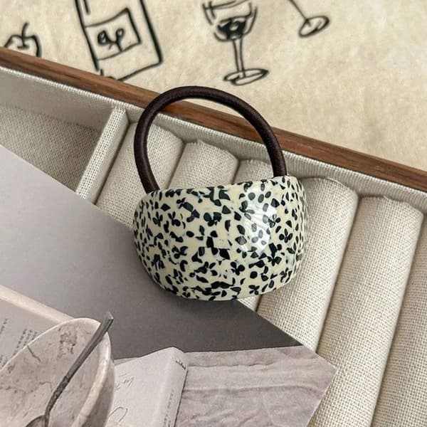 Elastisk casual för hår med blommig grafisk pärla beige och blå beige