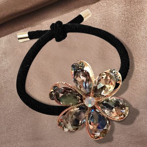 Elastisk Casual för Hår med Blommig Glans i Raffinerad Grå Strass