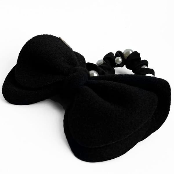 Chouchou Elegant för Hår i Satin med Knut och Fina Pärlor Svart