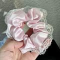 Miniatyrbild 3 av 3: Chic Klassisk Satin Hårband med Läckert Rosa Spets