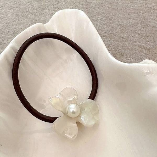 Elastisk Casual för Hår med Blomma i Blankt Amber och Exklusiv Vit Perla