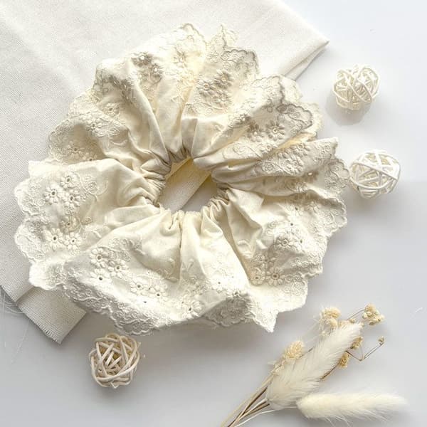 Chouchou Klassisk för Hår i Broderad Tyll Retro Charm Beige Crème