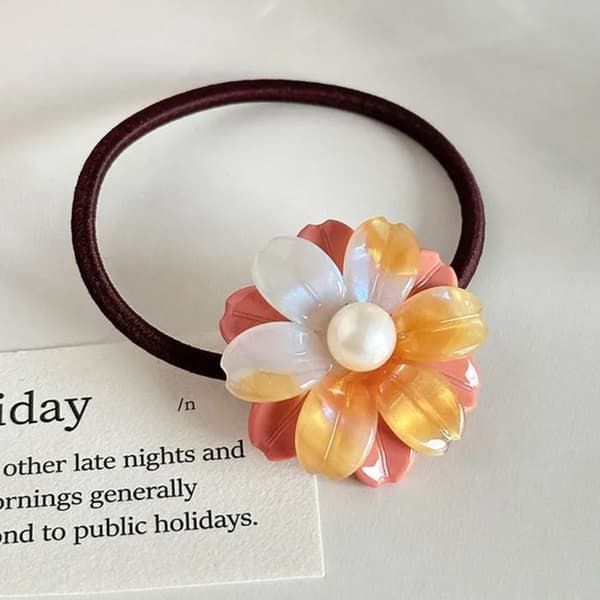 Elastisk Casuallagt Hårband med Delikat Rosavit och Vit Kristallblomma
