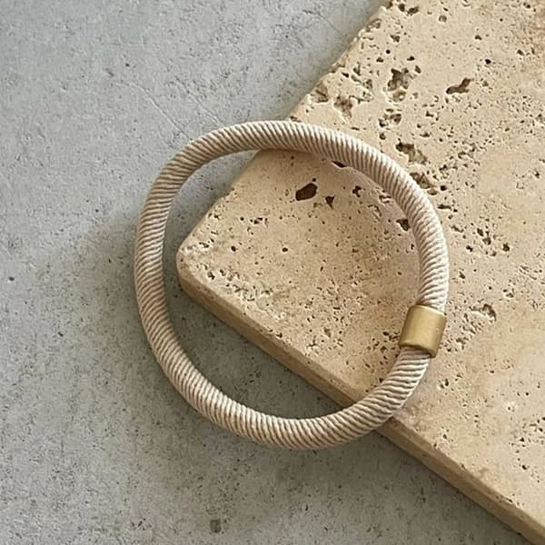 Torsadad Hårsnodd med Minimalistisk Guldspets Beige