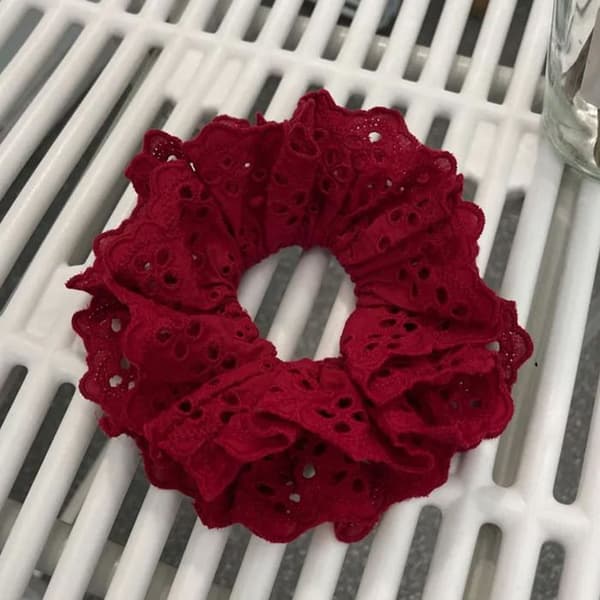 Chouchou Klassisk för Hår i Vintage Broderad Bourgogne Bordeaux