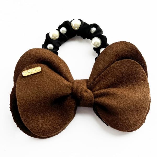 Chouchou Elegant för Hår i Satin med Knut och Fina Pärlor Brun
