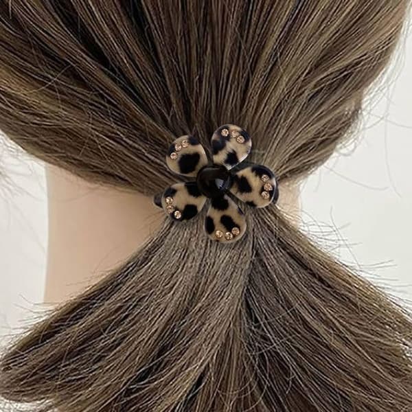 Blomsterpärlormössa i elastisk casual med samtida leopardmönster beige beige