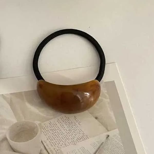 Elastiskt Hårband med Bärnstensaktig Brunsfärgad Perle