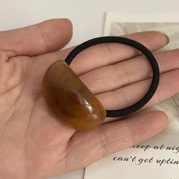 Elastiskt Hårband med Bärnstensaktig Brunsfärgad Perle