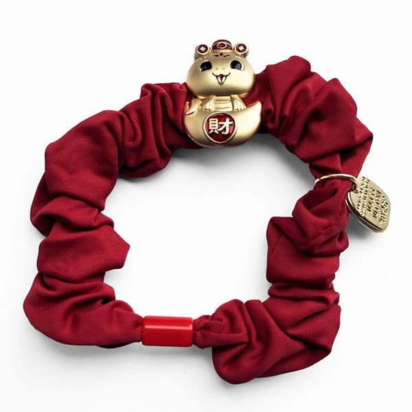 Chouchou för Hår i Satin Lyckoamulet Gud av Rikedom Röd Röd