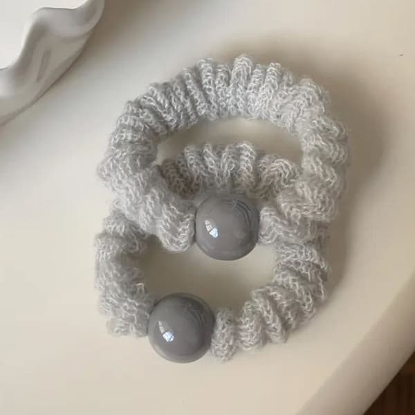 Duo av klassiska hårsnoddar i nät med minimalistisk grå pärla