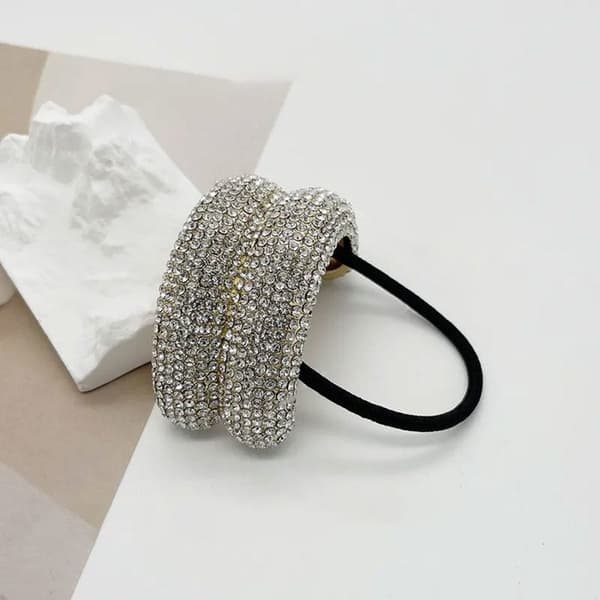 Trendande elastisk hårband med geometriska strass i raffinerad guld.