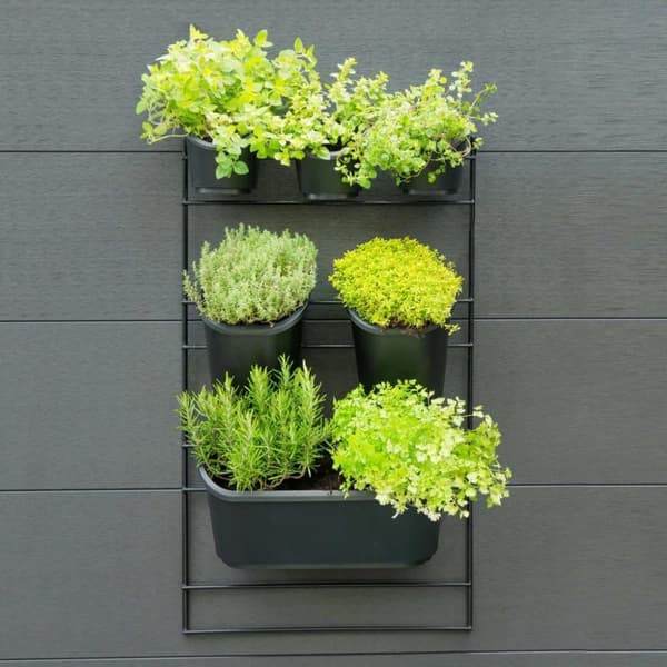 Nature lodret plantestativ til mur