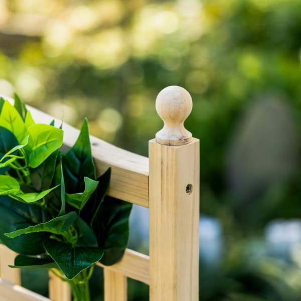 Plantekasse i tre med espalier for klatreplanter