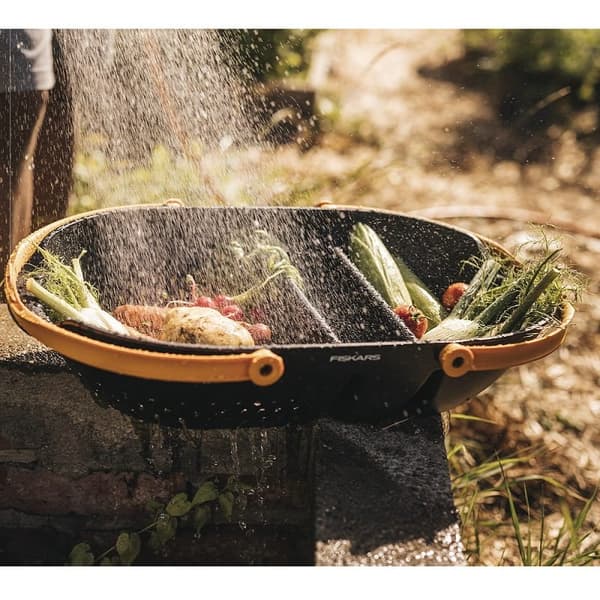 Fiskars Plus 1062831 hedelmä- ja vihanneskorjuukori