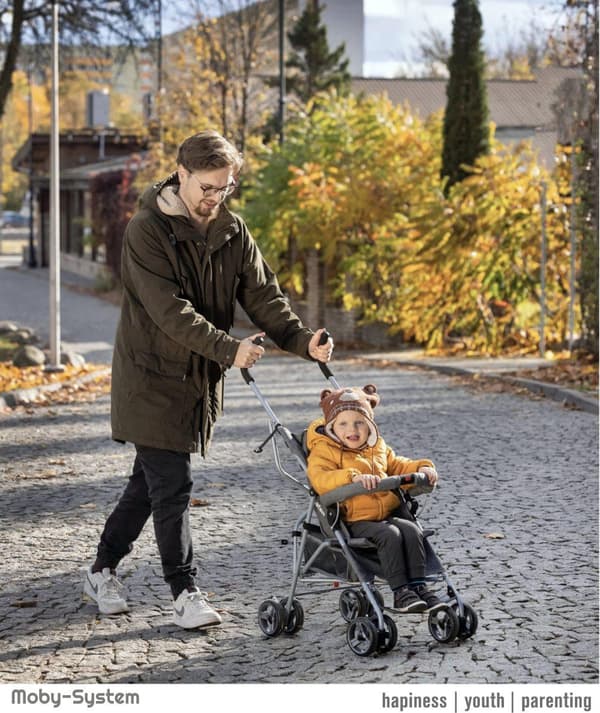 Barnvagn, superlätt och liten, upp till 14 kg, justerbart ryggstöd, dubbla, svängbara skumhjul