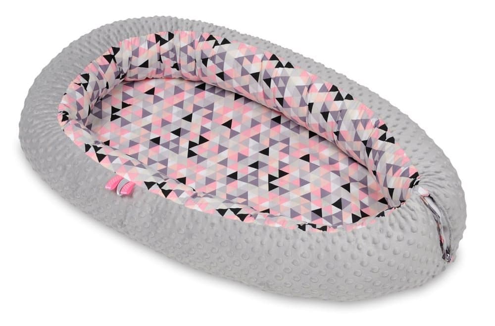 Babynest - babynest - 0-8 månader - 82x54cm - rosa trianglar - grå