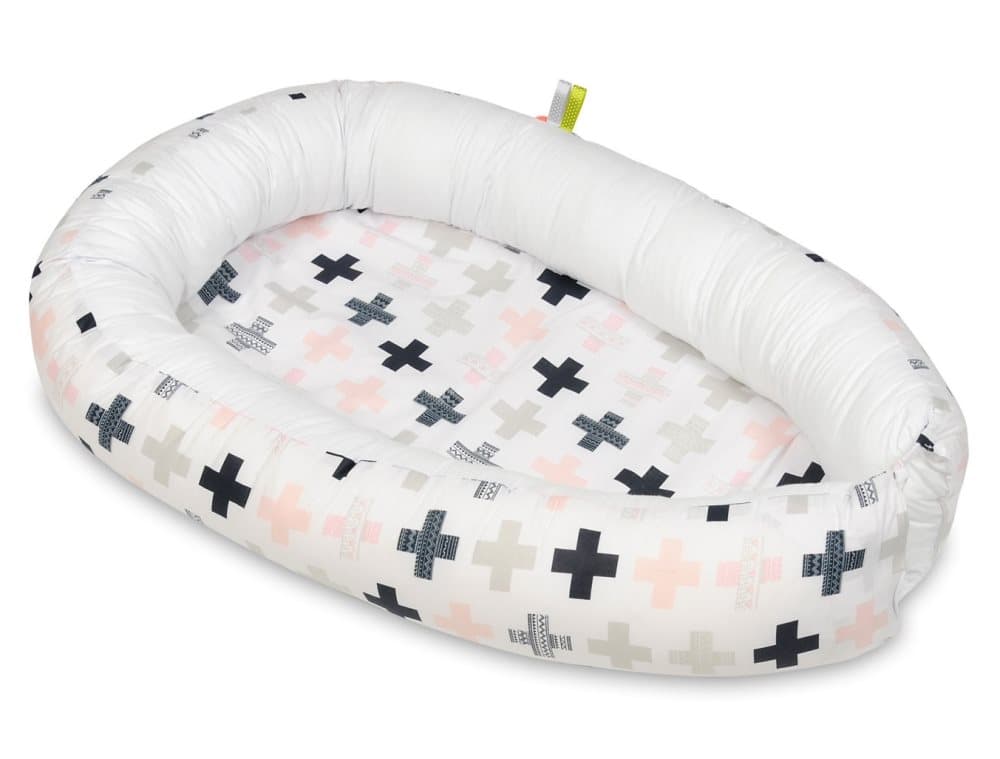 Babynest - babynest - 0-8 månader - 100% bomull - 82x54cm - rosa kors - vit