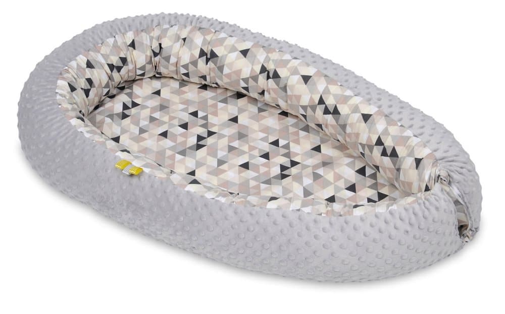 Babynest - babynest - 0-8 månader - 82x54cm - beige trianglar - grå